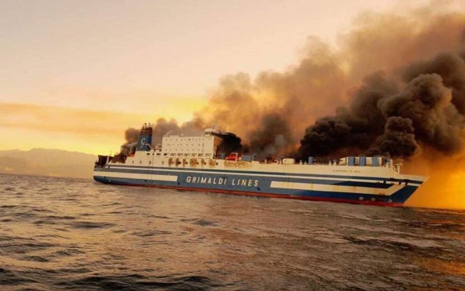 Φωτιά στο Euroferry Olympia: Πληροφορίες για 11 αγνοούμενους