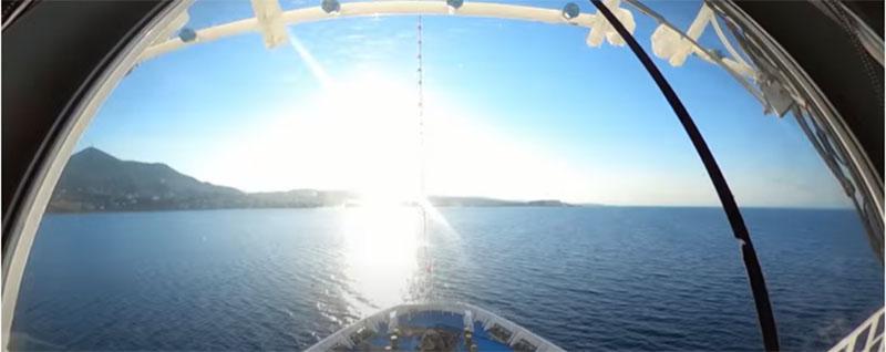 Εντυπωσιακές εικόνες – Τι γίνεται στη γέφυρα ενός πλοίου πριν δέσει στο λιμάνι (βίντεο)