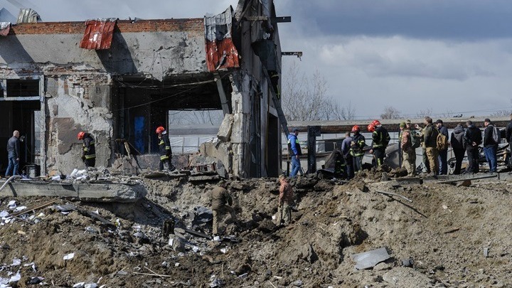 Τέσσερις άνθρωποι σκοτώθηκαν σε ρωσική επίθεση στην ουκρανική πόλη Μικολάιφ, σύμφωνα με τον τοπικό κυβερνήτη