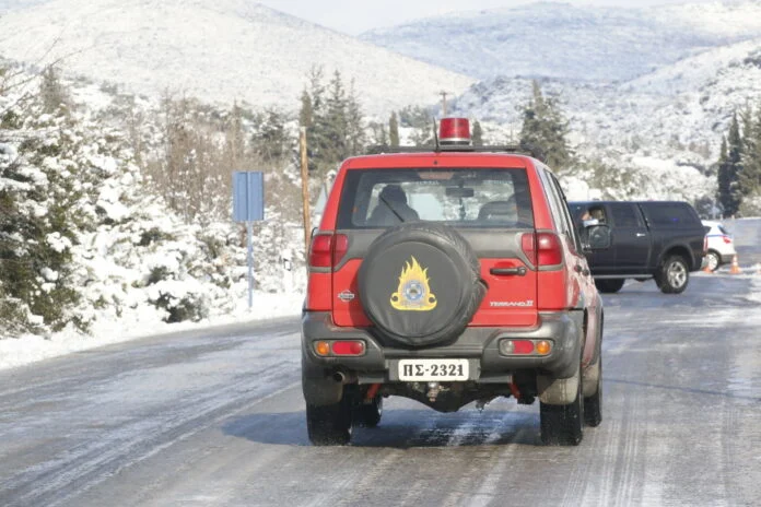 Σε εξέλιξη επιχειρήσεις απεγκλωβισμού στη Φυλή Αττικής