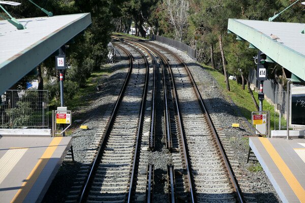 Πτώση ατόμου από γέφυρα στον σταθμό του ΗΣΑΠ στα Άνω Πατήσια