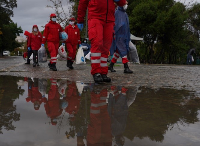 Ο Ελληνικός Ερυθρός Σταυρός οργανώνει δράση ενεργητικής προσέγγισης και υποστήριξης αστέγων στο ιστορικό κέντρο της Αθήνας
