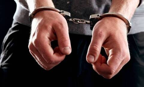 Σύλληψη άνδρα σε περιοχή του Αμαρίου για παράνομα όπλα στο αυτοκίνητό του