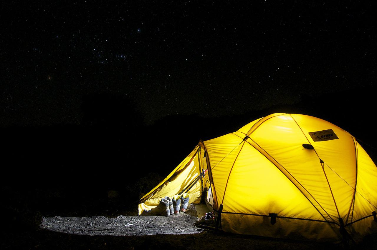 Camping: Όλα όσα χρειάζεστε και αυτά που πρέπει να προσέξετε