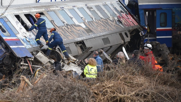 Σιδηροδρομικό δυστύχημα στα Τέμπη: 42 οι επιβεβαιωμένοι νεκροί, σύμφωνα με την Πυροσβεστική