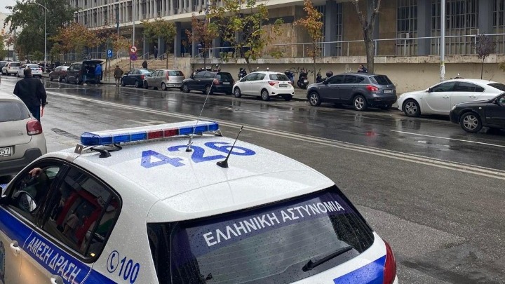 Συνελήφθη εφοριακός για παράνομες προμήθειες υλικών, μετά από έρευνα της ΕΛ.ΑΣ.