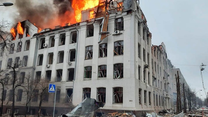 Ουκρανοί αξιωματούχοι επιβεβαιώνουν ότι ο στρατός της Ρωσίας κατέλαβε τη Χερσώνα – Εκρήξεις στο Κίεβο