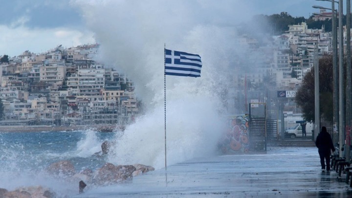 Σε ισχύ απαγόρευση απόπλου από λιμάνια λόγω των ισχυρών ανέμων