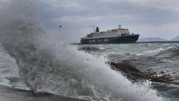 Σε ισχύ η απαγόρευση απόπλου από Πειραιά, Ραφήνα και Λαύριο για Δωδεκάνησα και Κυκλάδες