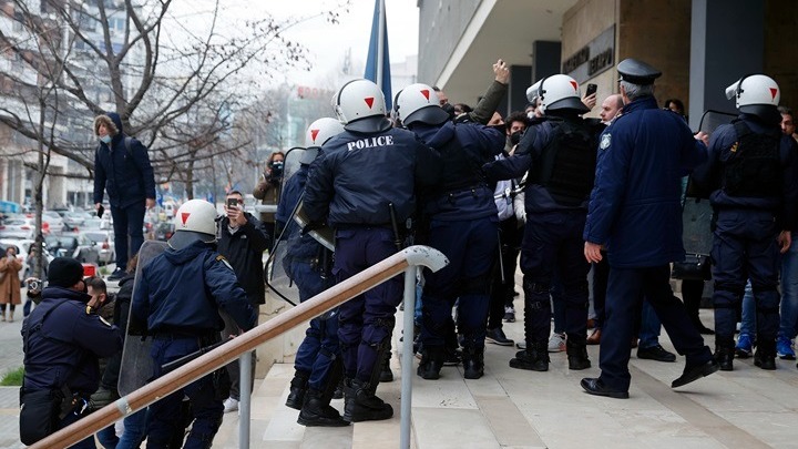 Στα Δικαστήρια ο 20χρονος που είχε διαφύγει στην Αλβανία – Συνεχίζονται οι απολογίες