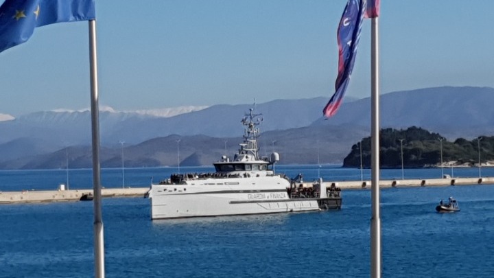 Πυρκαγιά στο Euroferry Olympia: Έφτασαν στο λιμάνι της Κέρκυρας επιβαίνοντες από το φλεγόμενο πλοίο