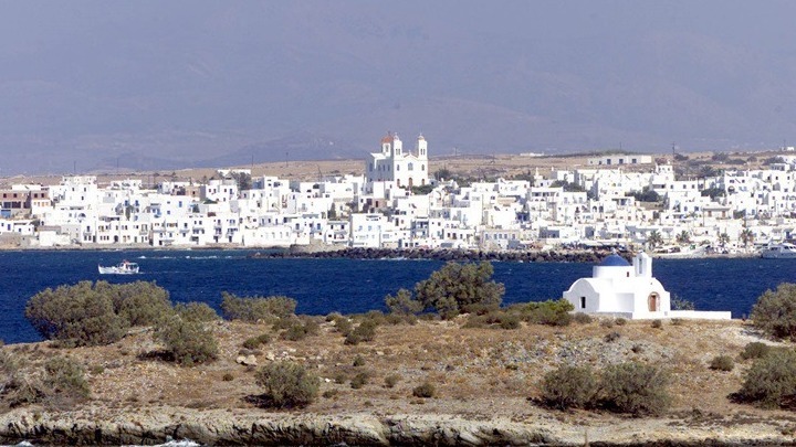 22 συλλήψεις σε Μύκονο, Πάρο και Ρόδο για κατάληψη αιγιαλού