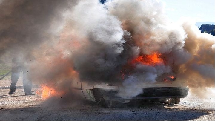 Φωτιά σε βανάκι με εννέα επιβάτες στην περιοχή του Λακκώματος