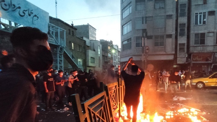 Τουλάχιστον 35 νεκροί έπειτα από περισσότερο από μια εβδομάδα διαδηλώσεων στο Ιράν