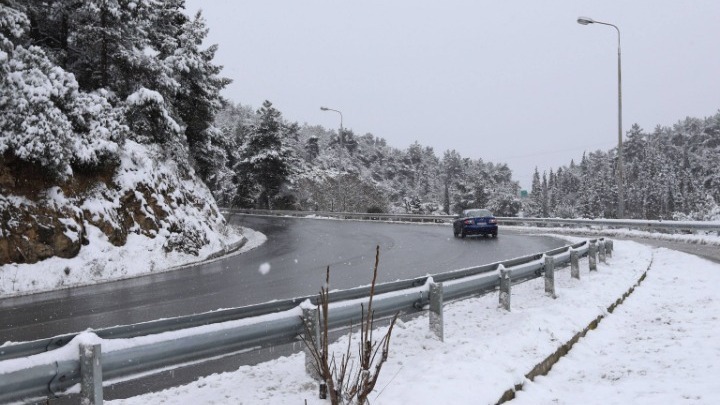 Σε επιφυλακή η Πολιτική Προστασία στην Κ. Μακεδονία – Χιόνισε στον Χορτιάτη