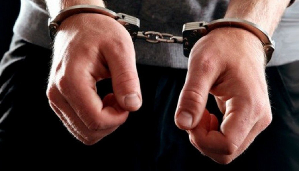 Συνελήφθησαν οι δύο αστυνομικοί που κατήγγειλε για βιασμό 19χρονη στο Α.Τ. Ομόνοιας