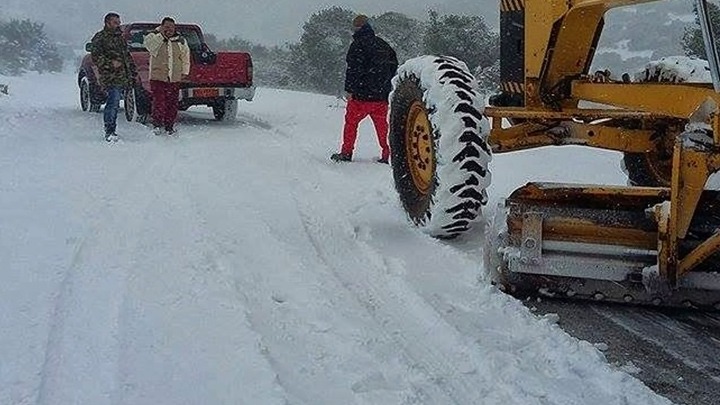 Κυκλοφοριακά προβλήματα σε Αχαΐα και Αιτωλοακαρνανία λόγω χιονιού