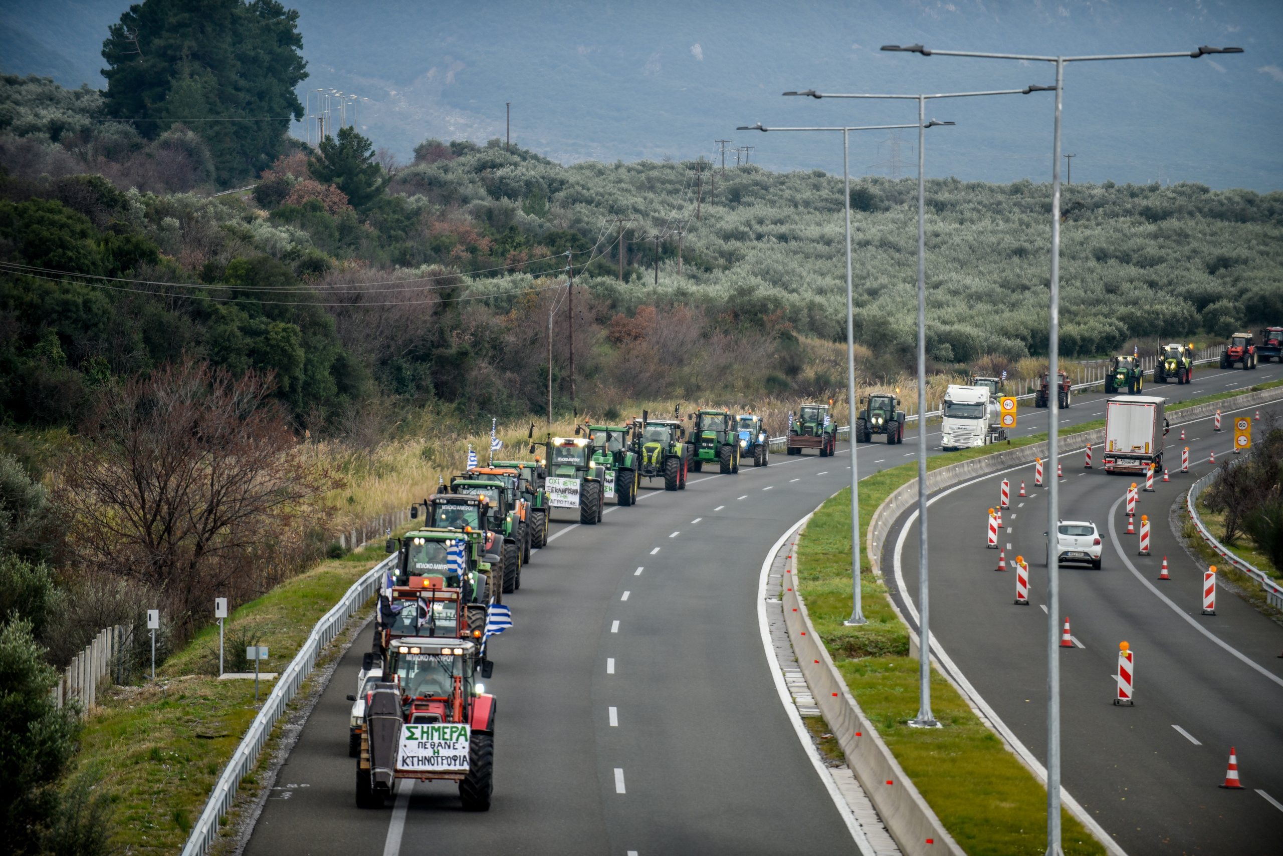 Ξεκίνησε το κομβόι των τρακτέρ για την Αθήνα