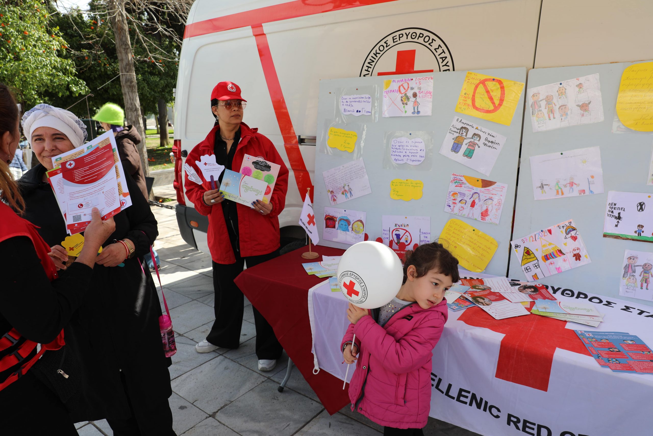 O Ε.E.Σ πραγματοποίησε μεγάλη δράση στην Πλατεία Συντάγματος για την Παγκόσμια Ημέρα κατά του σχολικού εκφοβισμού