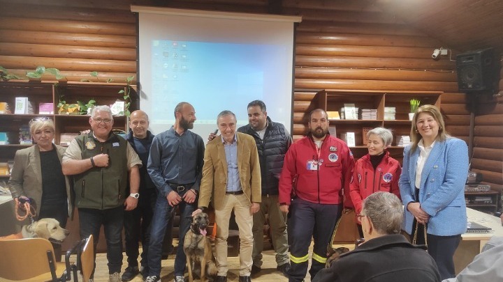 Τους σκύλους διάσωσης και τους συνοδούς τους τίμησε η Δ.Ε. της ΝΔ Θεσσαλονίκης