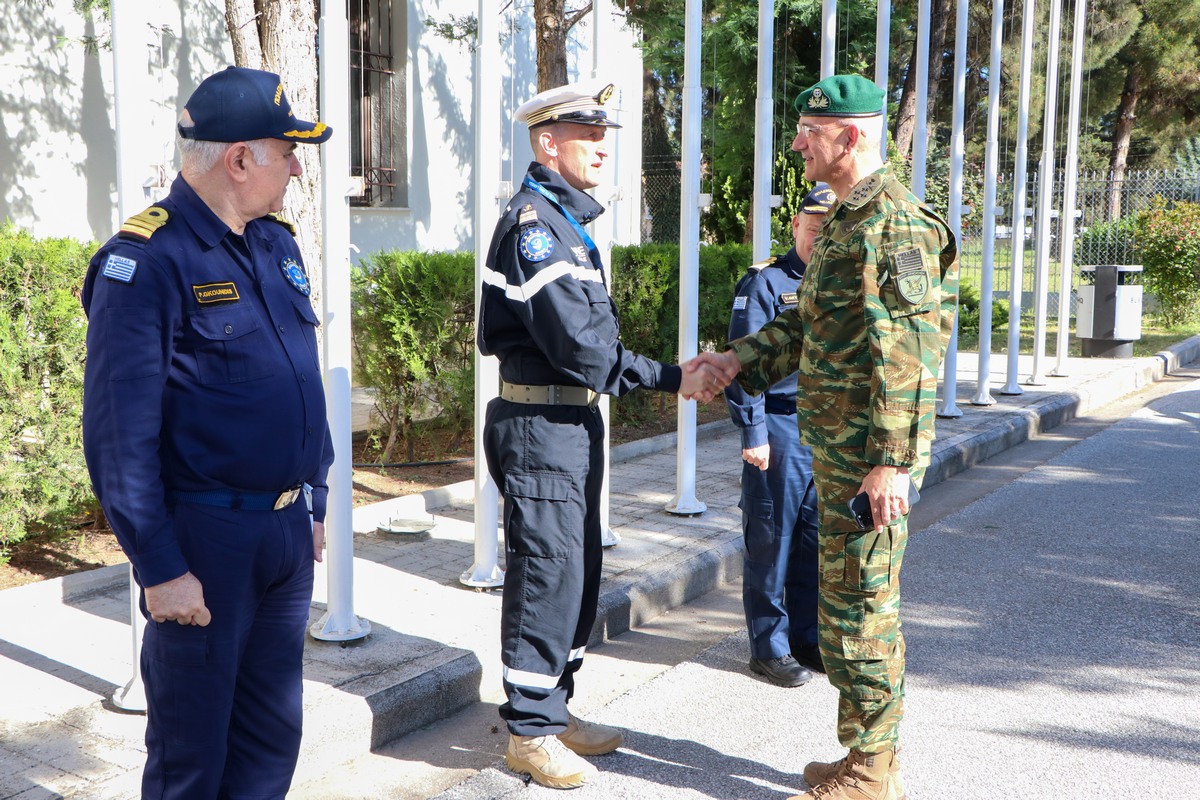 Ο Αρχηγός ΓΕΕΘΑ στην Έδρα της 1ης ΣΤΡΑΤΙΑΣ, του Ελληνικού Στρατηγείου Επιχειρήσεων ΕΕ της επιχείρησης EUNAVFOR ASPIDES και του ΑΤΑ