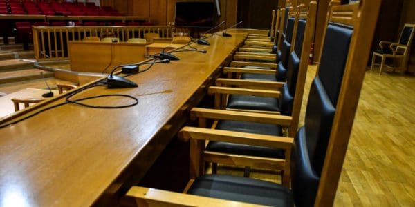 Δίκη για το Μάτι: Πολυετείς ποινές που μετατράπηκαν σε χρηματικές επέβαλε το δικαστήριο – Απειλήθηκαν επεισόδια