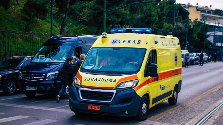 Ατύχημα με τουριστικό λεωφορείο στην οδό Πανεπιστημίου – Έξι ελαφρά τραυματίες