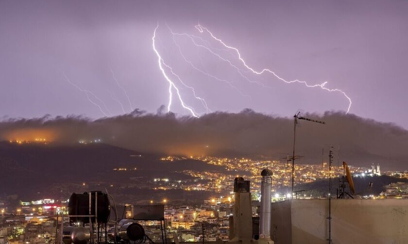 Επί ποδός για την κακοκαιρία: Αναμένονται μέχρι 120 χιλιοστά βροχής – Τι λένε οι μετεωρολόγοι