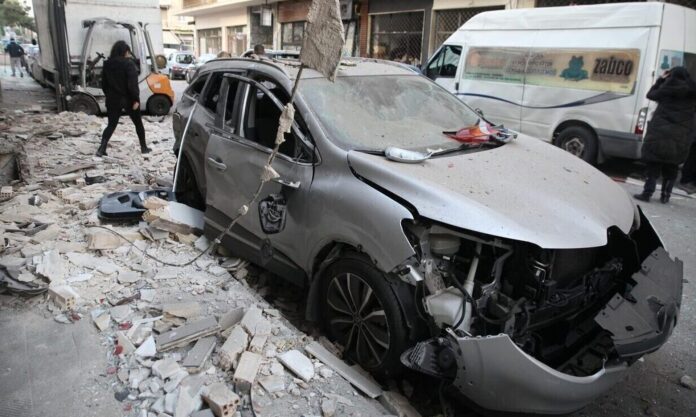 Τέσσερις συλλήψεις για έκρηξη βόμβας στον Πειραιά και την έκρηξη σε κάβα στην Καλλιθέα