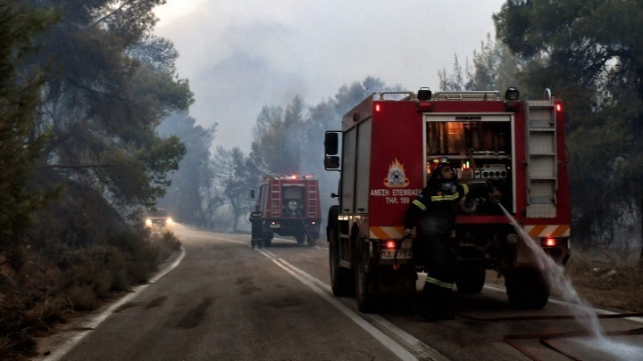 Καλύτερη η εικόνα της φωτιάς στα Πιέρια όρη