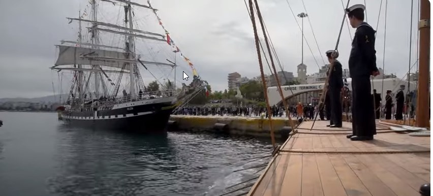 Η Τριήρης «ΟΛΥΜΠΙΑΣ» στον Πειραιά, στο Πλαίσιο Εκδηλώσεων για την Ολυμπιακή Φλόγα (βίντεο)