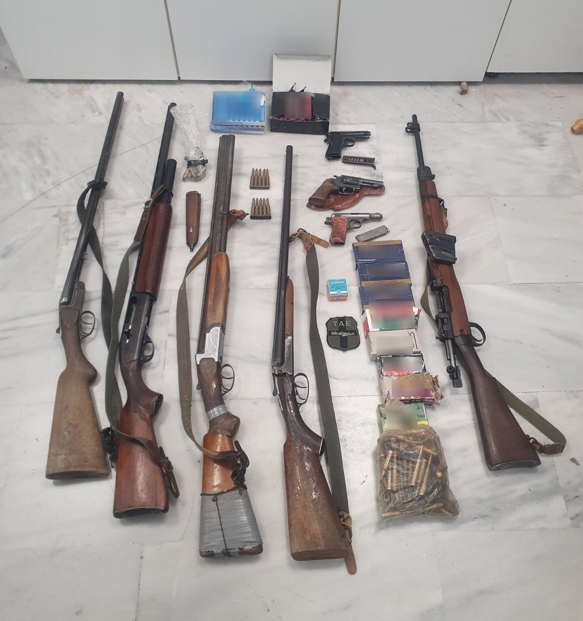 Χανιά: 4 συλλήψεις για όπλα και βεγγαλικά