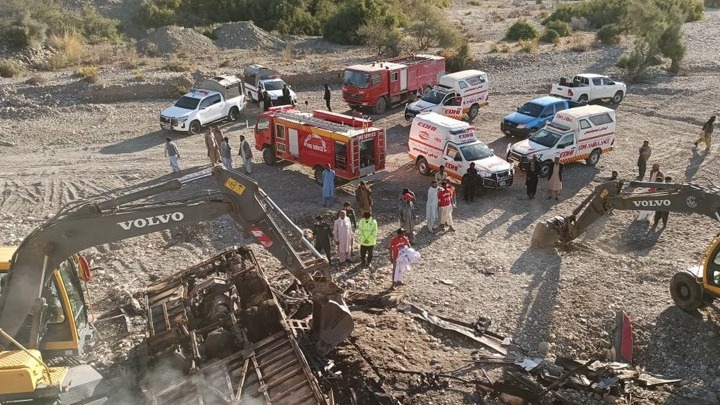 Τουλάχιστον 20 νεκροί σε δυστύχημα με λεωφορείο στο Πακιστάν