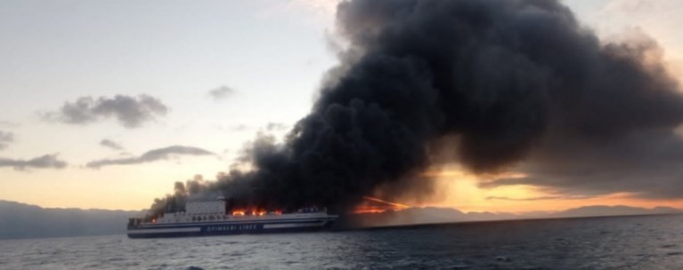 Πυρκαγιά σε φορτηγό πλοίο στις δεξαμενές Βασιλειάδη-Την έσβησε το πλήρωμα