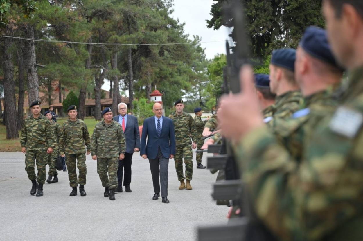 Ο Ν. Δένδιας στην έδρα της XXIV Τεθωρακισμένης Ταξιαρχίας (1ο ΣΙ -«ΦΛΩΡΙΝΑ») στο Λιτόχωρο