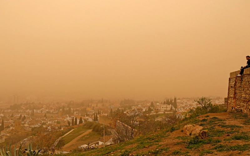 Καιρός: Σκόνη και ζέστη σε όλη τη χώρα