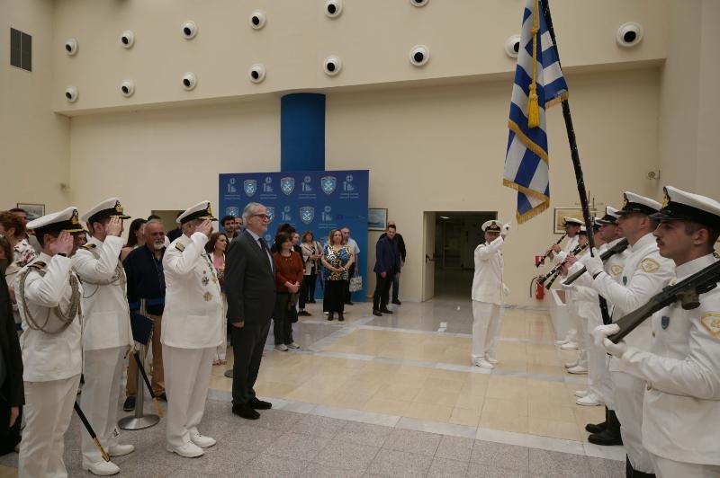 Απονομή ξιφών σε 15 Ανθυποπλοιάρχους Λ.Σ.-ΕΛ.ΑΚΤ. απευθείας κατάταξης ειδικότητας Οικονομικού και Τεχνικού