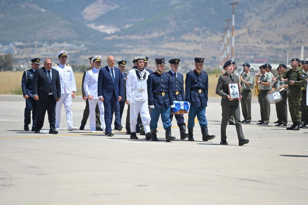 Παρουσία Ν. Δένδια στην τελετή επαναπατρισμού των λειψάνων Ελλήνων Οπλιτών από την Κυπριακή Δημοκρατία στην Ελλάδα