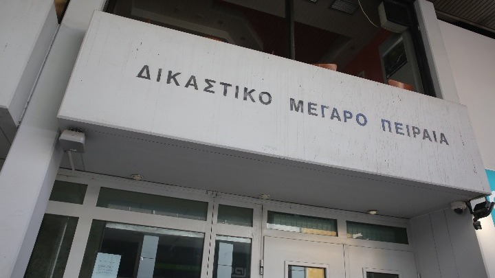 Προσωρινά κρατούμενοι ο πλοίαρχος και ο υποπλοίαρχος της θαλαμηγού για τη φωτιά στην Ύδρα