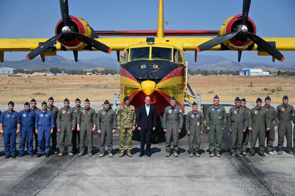 Επίσκεψη ΥΕΘΑ Νίκου Δένδια στην 355 Μοίρα Τακτικών Μεταφορών της 112 Πτέρυγας Μάχης