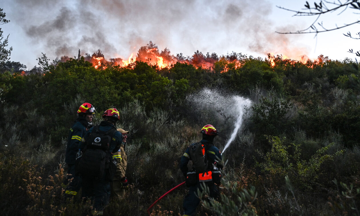 Χωρίς ενεργό μέτωπο οι πυρκαγιές σε Σταμάτα και Κερατέα – Σε εξέλιξη πυρκαγιές σε Ζάκυνθο και Δίστομο
