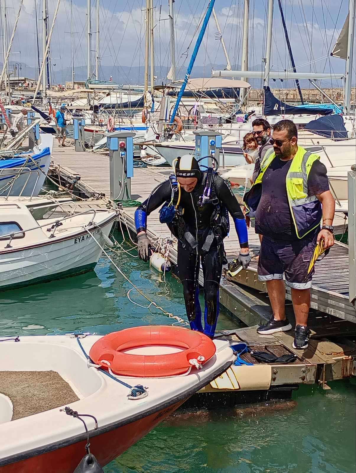 Εθελοντικός υποβρύχιος καθαρισμός στο λιμάνι του Ηρακλείου