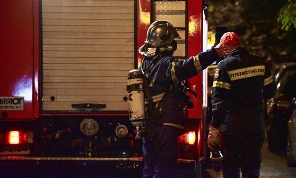 Πυρκαγιά σε εμπορευματοκιβώτιο στο Πέραμα Αττικής