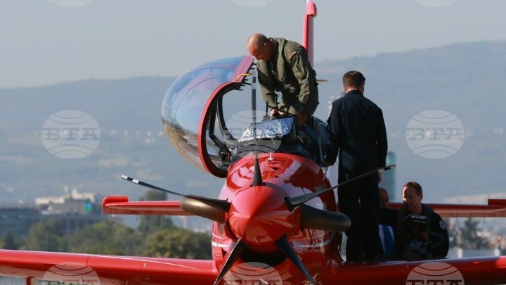 ΒΤΑ: Ο πρόεδρος Ράντεφ πέταξε με ένα Pilatus PC-21