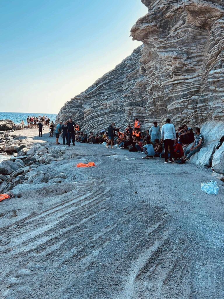 Νέα «καραβιά» μεταναστών νότια της Κρήτης – Διάσωση 60 ανθρώπων από Λιμενικό και εθελοντές