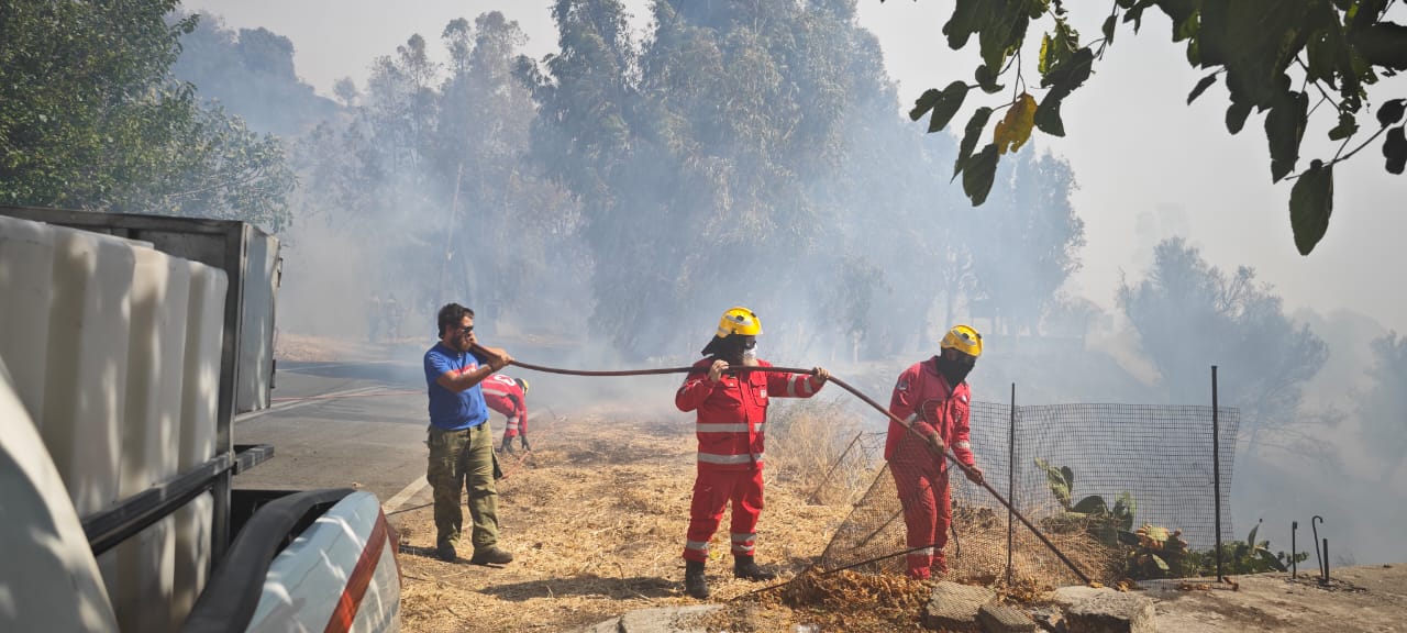 Ε.Ε.Σ.: Σκληρή μάχη με τις φλόγες δίνουν οι εθελοντές Σαμαρείτες-Διασώστες στο Ρέθυμνο