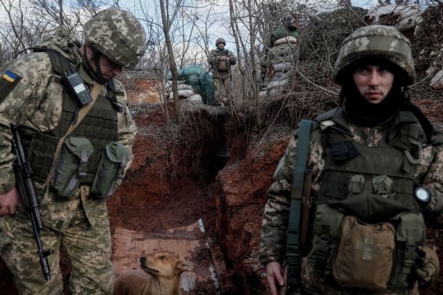 Η ΕΕ θέλει να εκπαιδεύσει περισσότερους Oυκρανούς στρατιώτες, αλλά όχι στην Ουκρανία