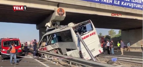 Λεωφορείο έπεσε σε γέφυρα κοντά στην Άγκυρα – Εννέα νεκροί και 26 τραυματίες