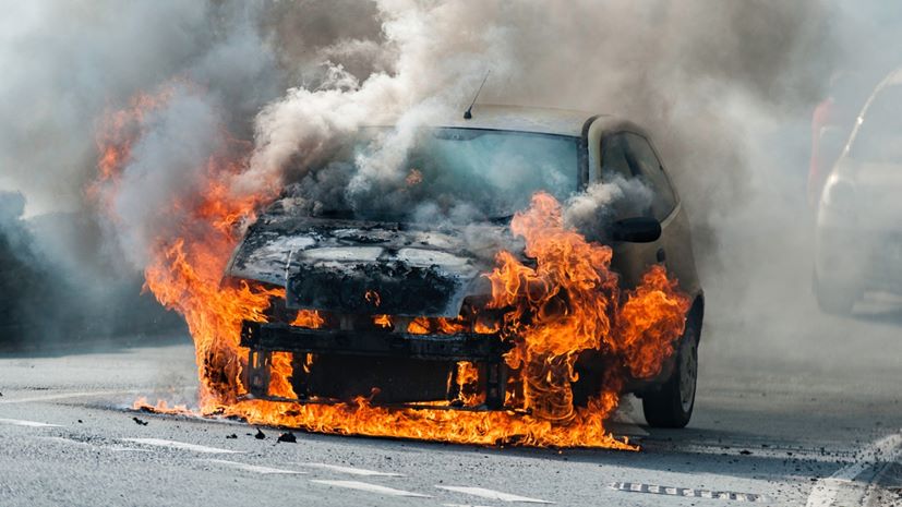 Γιατί παίρνει φωτιά ένα αυτοκίνητο ενώ κινείται – Τι πρέπει να γνωρίζετε