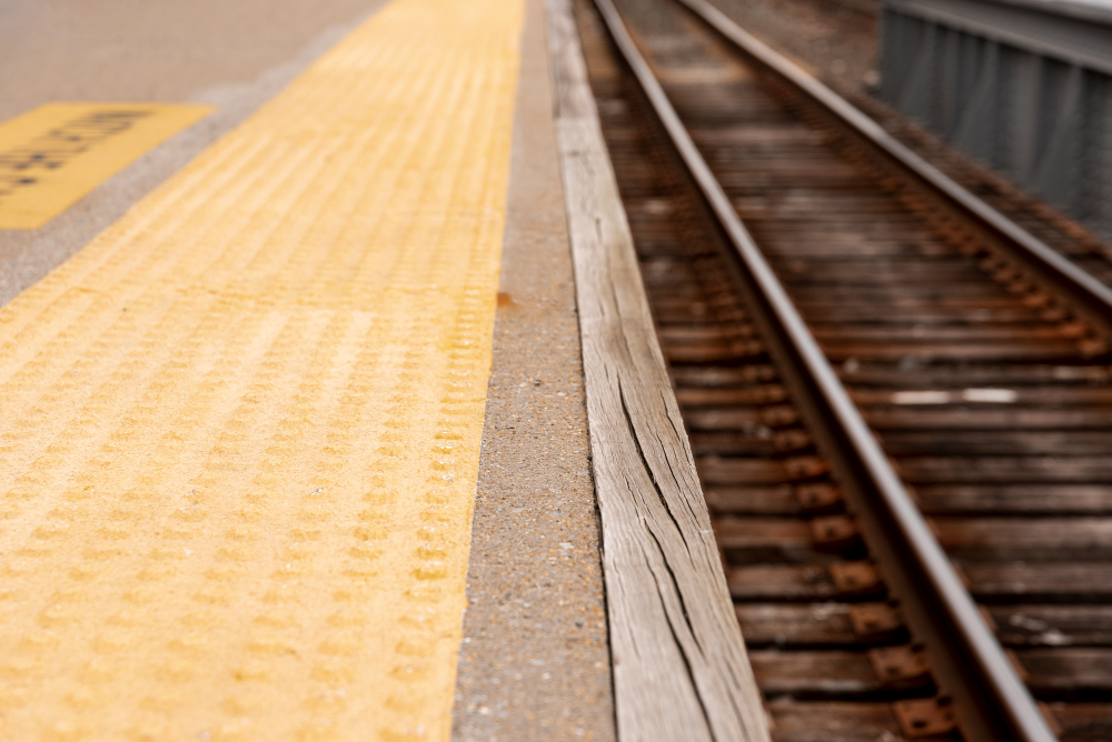 Hellenic Train Αμαξοστοιχία προσέκρουσε σε πεσμένα δέντρα μεταξύ των σταθμών Σφενδάλης και Αφιδνών